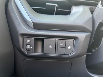 Car image 28