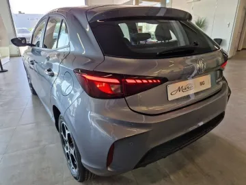 Car image 32