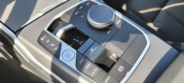 Car image 17