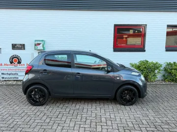 Car image 4