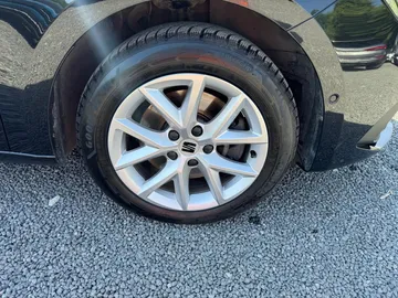 Car image 24