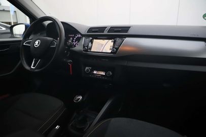 Car image 14