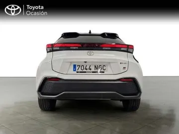 Car image 3