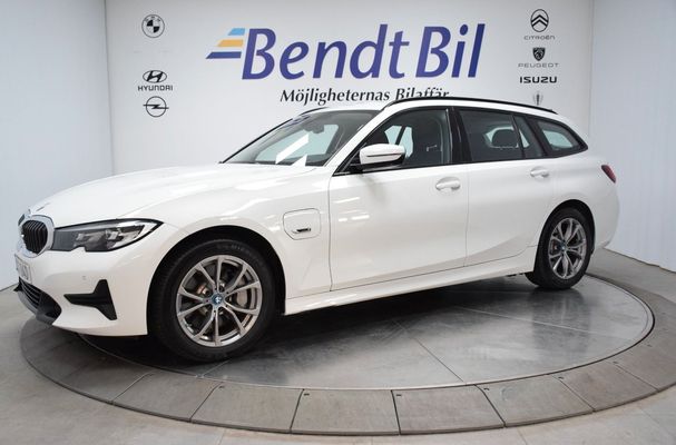 BMW 330 e Touring M Sport 216 kW image number 1