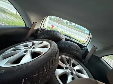 Car image 23