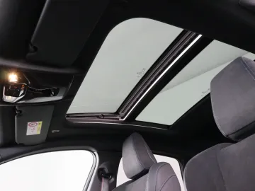 Car image 32