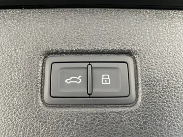 Car image 34
