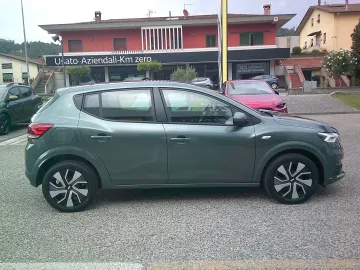 Car image 4