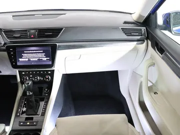Car image 24