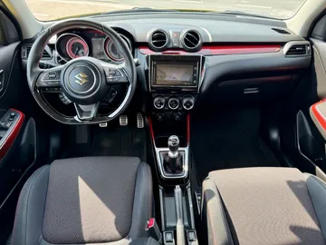 Car image 3
