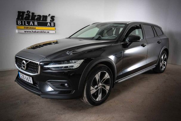 Volvo V60 Cross Country B4 AWD Momentum 146 kW image number 1