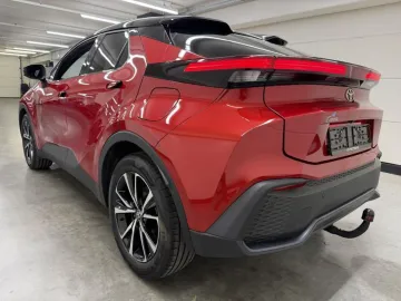 Car image 4
