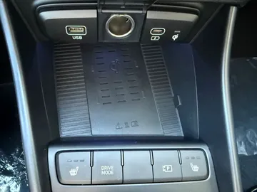 Car image 27