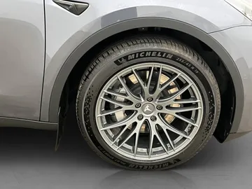 Car image 34