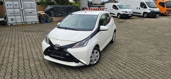Car image 2