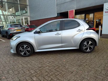 Car image 4