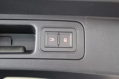 Car image 32