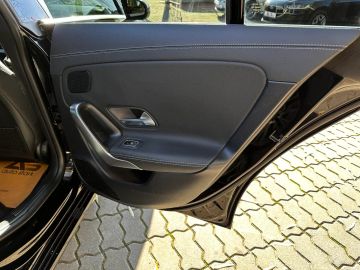 Car image 38