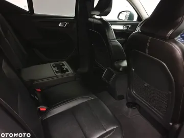 Car image 40