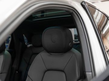 Car image 37
