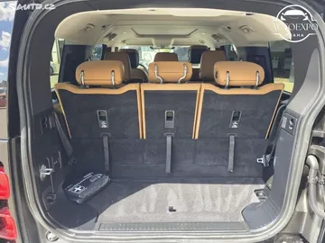 Car image 26
