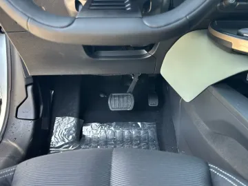 Car image 29