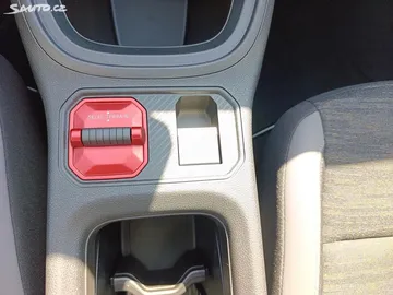 Car image 26