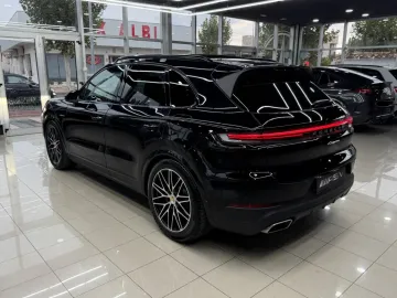 Car image 4