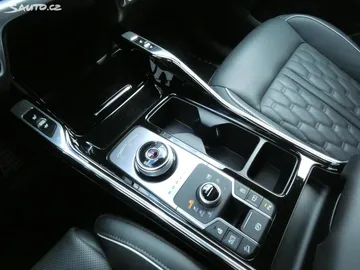Car image 30