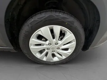 Car image 30
