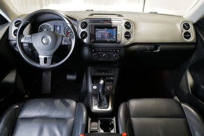 Car image 26