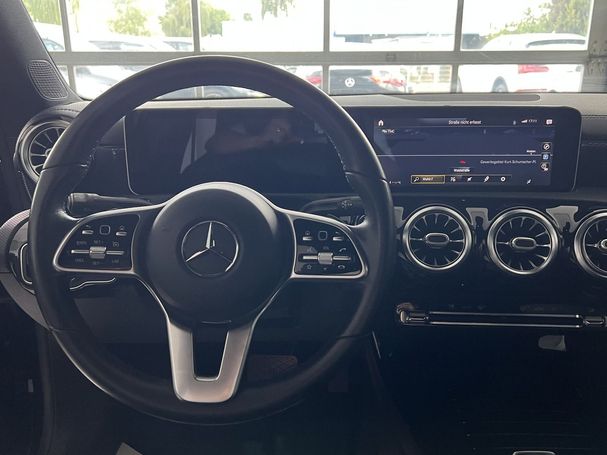 Mercedes-Benz CLA 180 100 kW image number 3