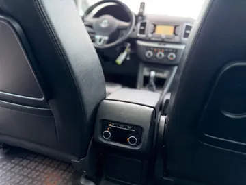 Car image 32