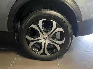 Car image 26