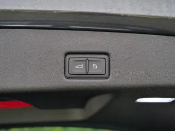 Car image 35