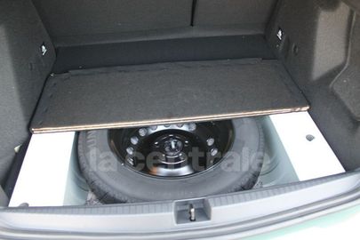 Car image 37