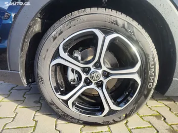 Car image 32