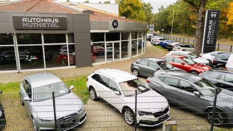 Car image 25