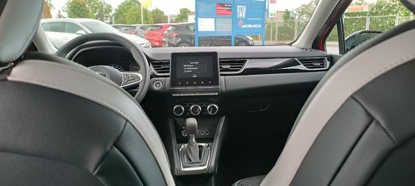 Car image 16