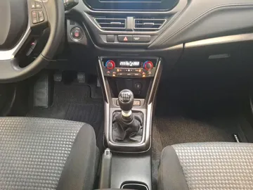 Car image 13