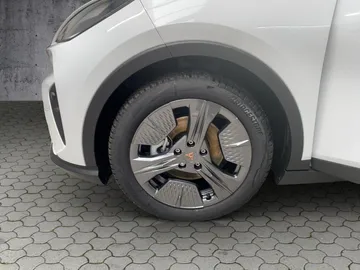 Car image 25