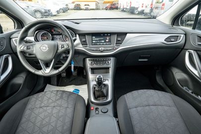 Car image 11