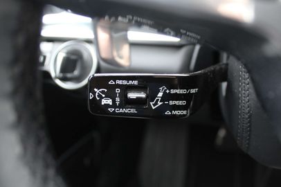 Car image 32