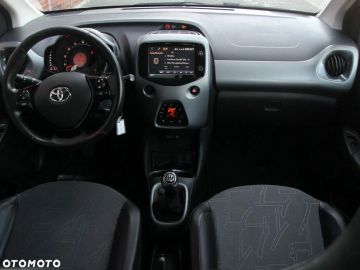 Car image 24