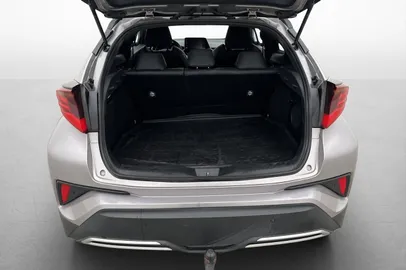 Car image 26