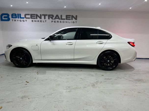 BMW 330 e M Sport Steptronic 216 kW image number 12