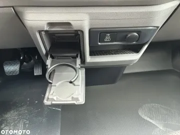 Car image 34