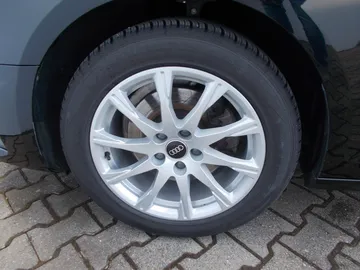 Car image 27