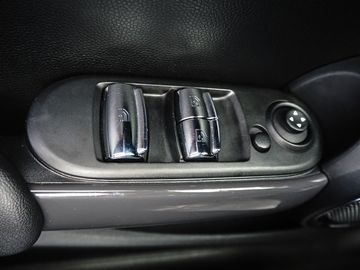 Car image 32