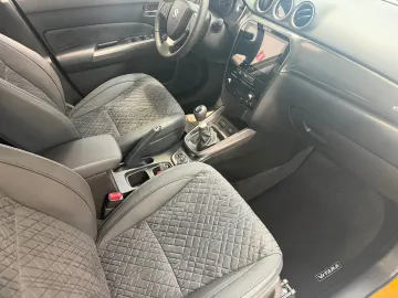 Car image 13